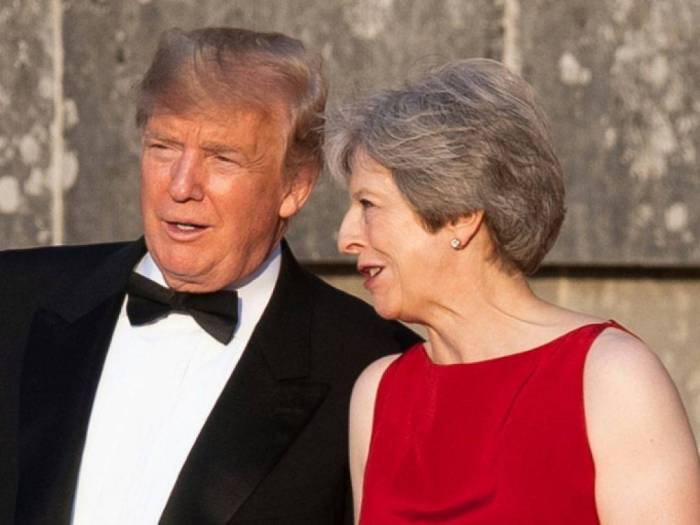 En visite au Royaume-Uni, Donald Trump torpille le projet de Brexit de Theresa May
