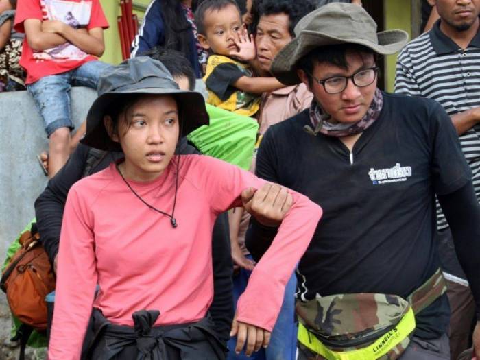 Indonésie: des touristes bloqués après un séisme commencent à descendre d