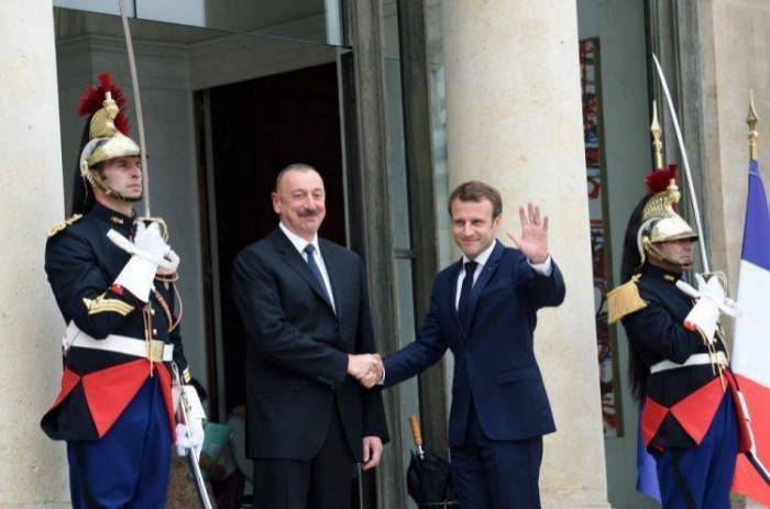 Famosa revista francesa escribe sobre la visita de Ilham Aliyev a Francia