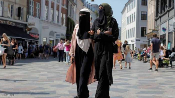جريمة أم حق؟ مسلمات في الدنمارك يقررن تحدي حظر النقاب
