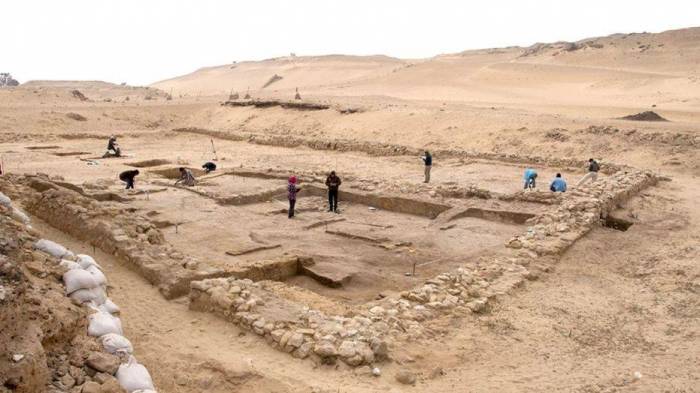 Two 4,500 year-old homes found near Giza pyramids 