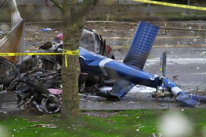 Four hurt when medical helicopter crashes on Chicago highway