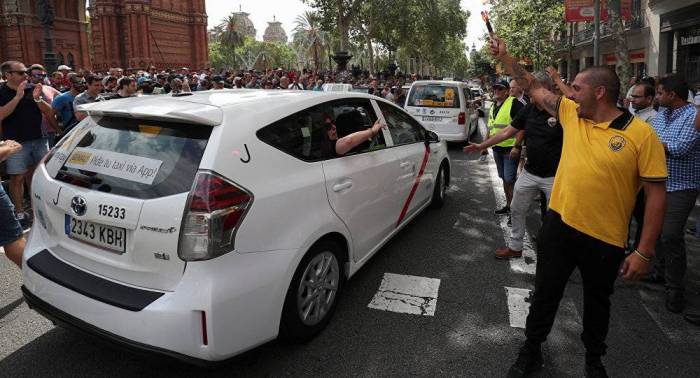 Los taxistas de Madrid se suman a los de Barcelona y se declaran en huelga indefinida