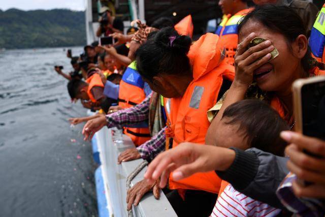 Indonesia calls off operation to retrieve ferry victims  