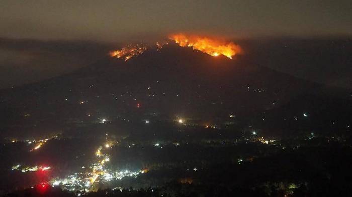 إندونيسيا.. إجلاء 1156 شخصا إثر انفجار بركان "أغونغ"