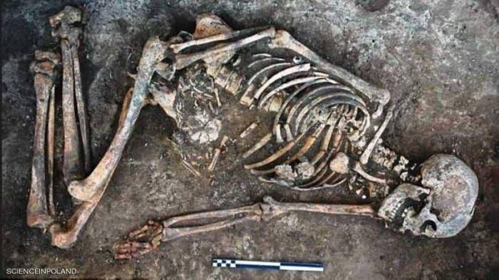 عظام امرأة دفنت قبل 4500 عام تحير العلماء