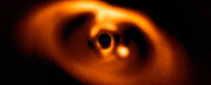 Astronomers Caught First-Ever Direct Picture of Planet Being Born - VIDEO 