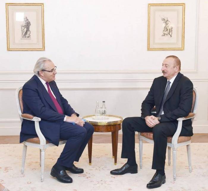 Le Président Ilham Aliyev a tenu une série de rencontres en France