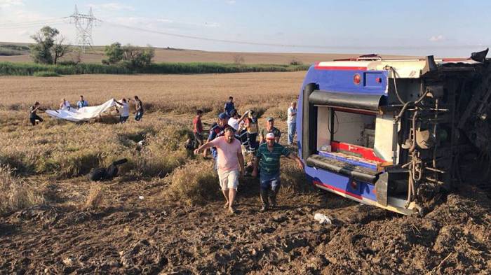 Türkiyədə qatar qəzası: 10 ölü, 73 yaralı - (Yenilənib)