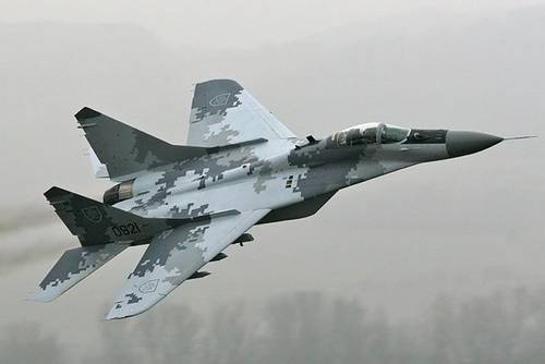 Romanian fighter jet crashes during airshow, kills pilot