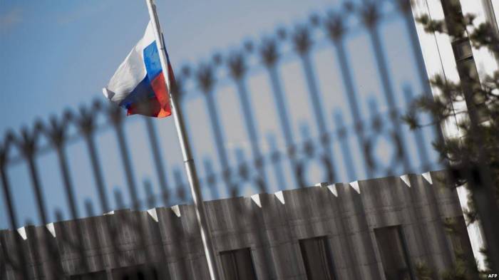 La Russie convoque l