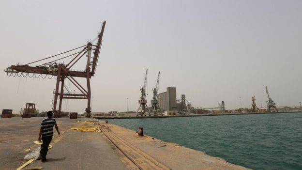السعودية تعلق صادرات النفط عبر باب المندب