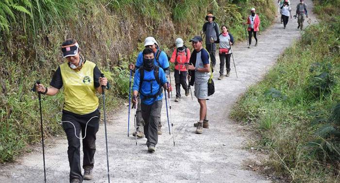 Evacuados más de 1.000 senderistas del volcán Rinjani en Indonesia tras un sismo