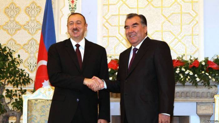 Presidente tayiko visita Azerbaiyán