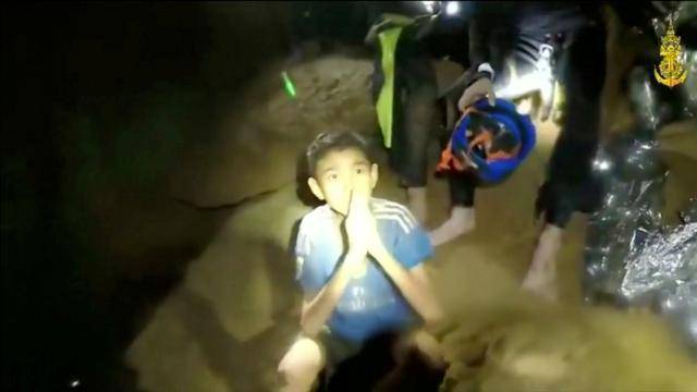 Trapped Thai team gets dive lessons as rescuers prepare for extraction 
 