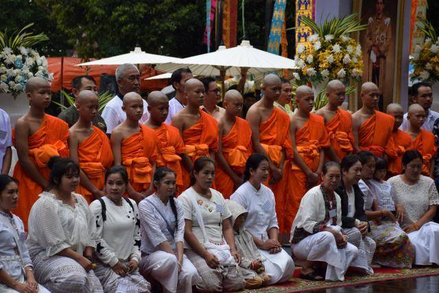 Thai cave boys ordained as Buddhist novices to honor dead rescuer