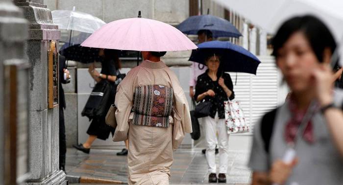 Sugieren evacuar a unas 38.000 personas en el suroeste de Japón por el tifón Prapiroon