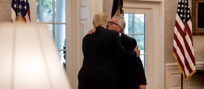 FOTO: Trump declara en Twitter el amor entre la UE y EE.UU.