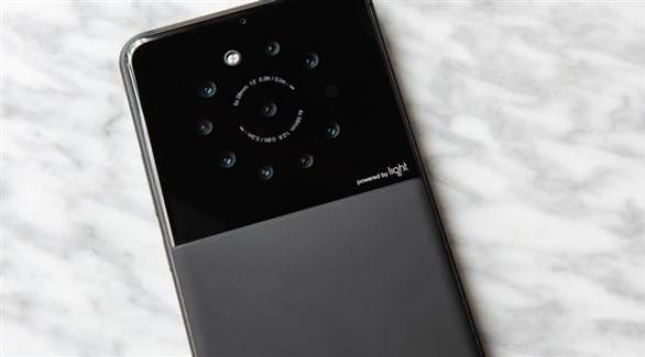شركة تطور هاتفاً ذكياً يتضمن 9 كاميرات