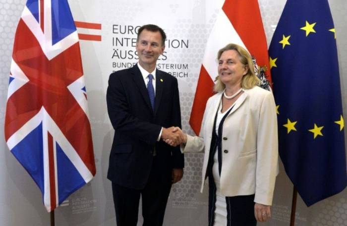 Brexit: Londres brandit les dangers d