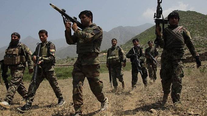 Taliban erobern Militärcamp