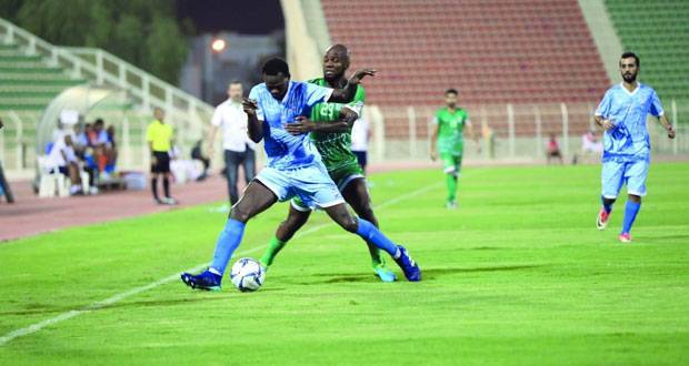 دربي مجيس وصحار ينتهي بالتعادل والجماهير الغفيرة ترسم أجمل الصور في المدرجات