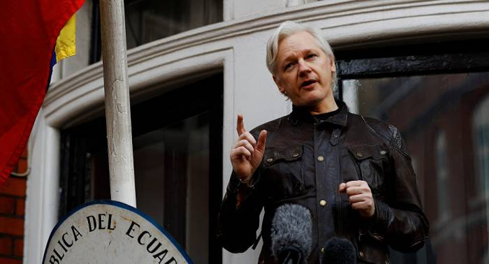 Assange podría salir de la embajada de Ecuador por problemas de salud