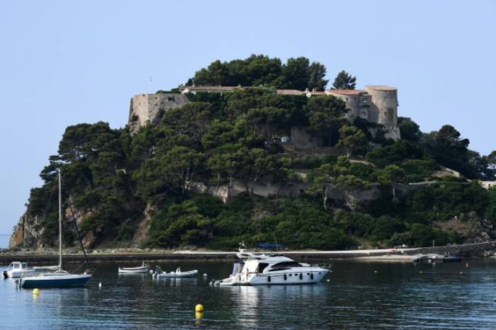 Francia investiga presencia de un dron sobre la residencia de vacaciones de Macron