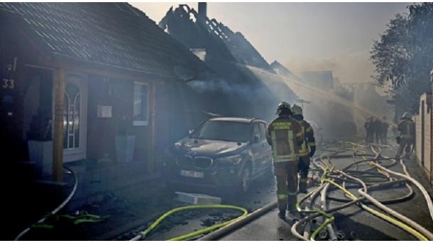 Brand an Bahnstrecke in Siegburg