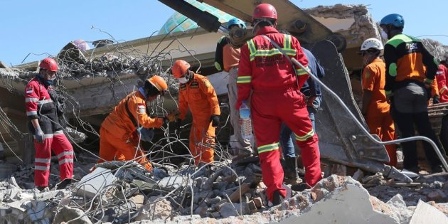 Indonesia struck by another large earthquake as death toll passes 300