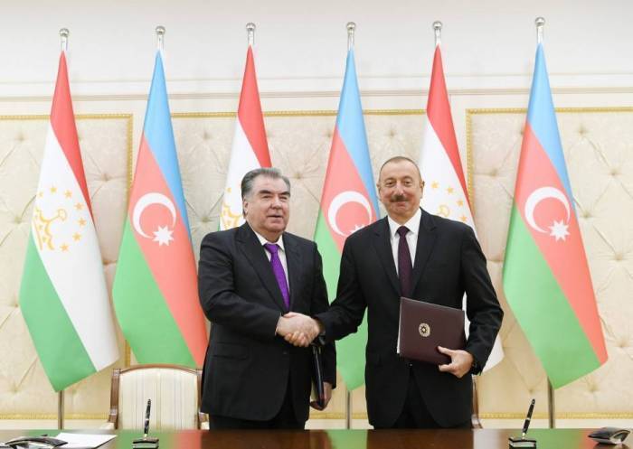 Signature des document azerbaïdjano-tadjiks – PHOTO