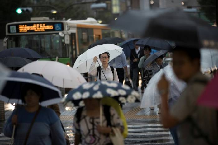 El tifón Shanshan bordea la costa de Japón y esquiva Tokio