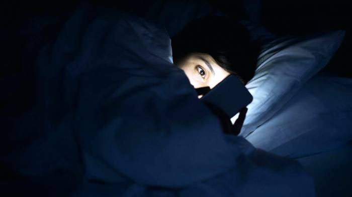 How blue light from smartphones can lead to blindness