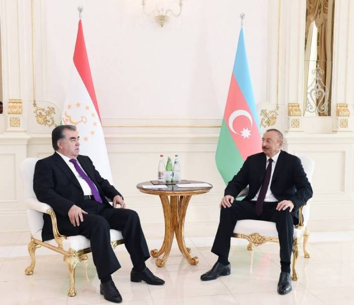 Presidentes Aliyev y Rahmon realizan declaración conjunta a la prensa