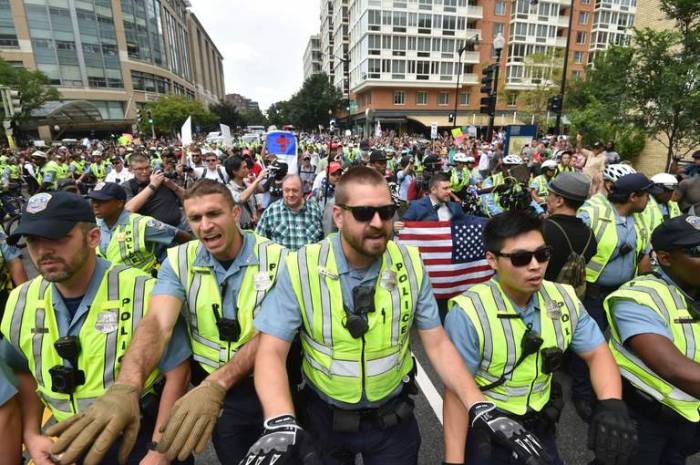 Neo-Nazi rally outside White House falls flat after only 20 turn up