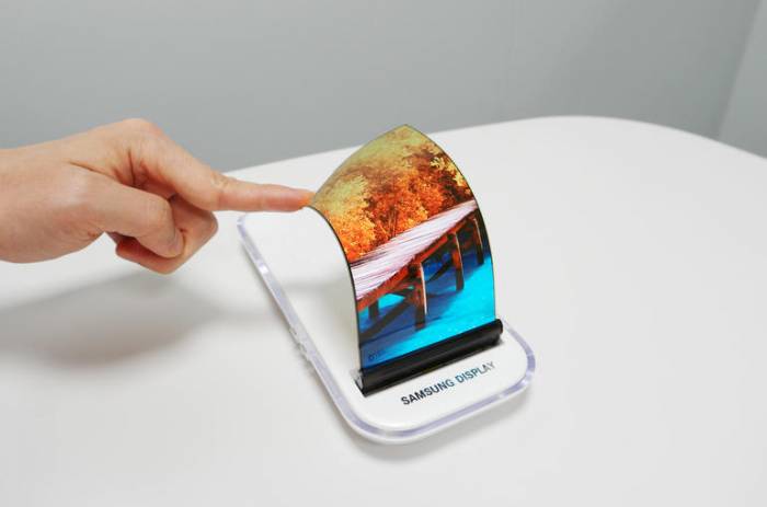 Samsung still wants to be the first to launch foldable phone