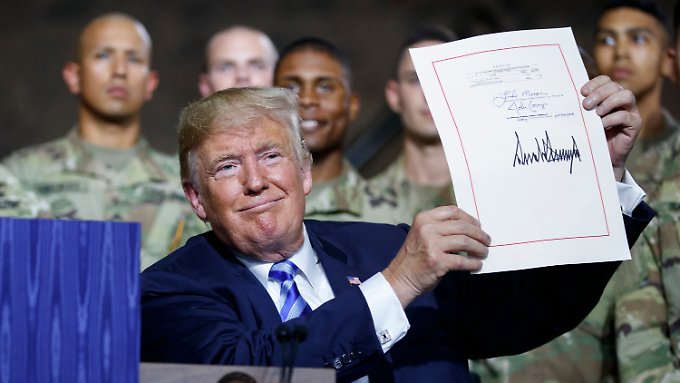 Trump unterzeichnet US-Militäretat - Über 716.000.000.000 Dollar