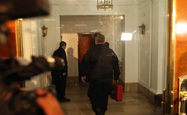 Realizan un operativo policial en el edificio donde se ubica un apartamento de Cristina Fernández