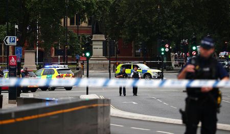 Un detenido por terrorismo tras estrellar su coche frente al Parlamento británico