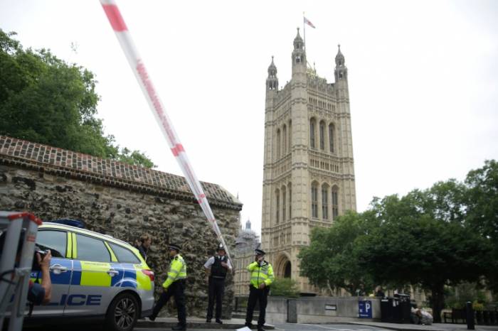 Investigan como ataque terrorista el atropello en el Parlamento británico