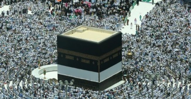 Thousands arrive in Mecca for 