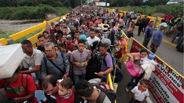Ecuador exigirá pasaporte a venezolanos para ingresar a su suelo