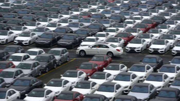 Kraftfahrt-Bundesamt ordnet Rückruf Hunderttausender Mercedes-Fahrzeuge an