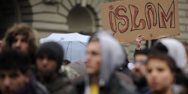 Suiza niega la nacionalidad a una pareja musulmana que no quiso dar la mano a gente del sexo opuesto