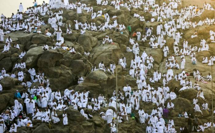 Comienza el ascenso del Monte Arafat en el peregrinaje a La Meca
