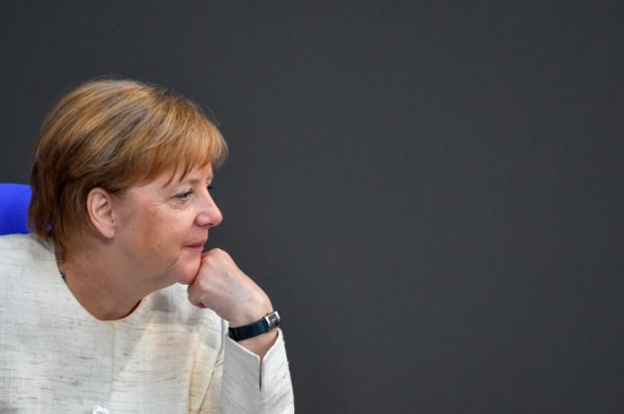 Merkel viaja a Georgia, Armenia y Azerbaiyán para negociaciones