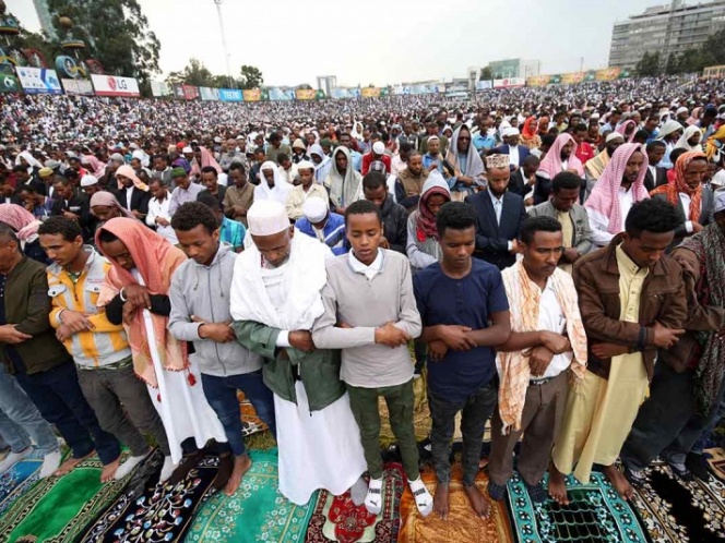 Los musulmanes celebran la fiesta del sacrificio