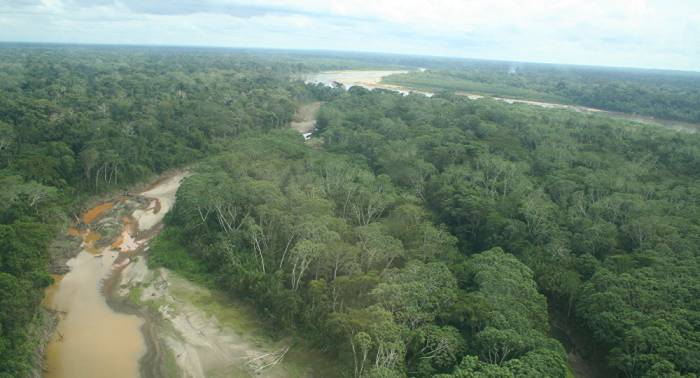Suspenden actividades petroleras en selva de Perú en una "medida sin precedentes"