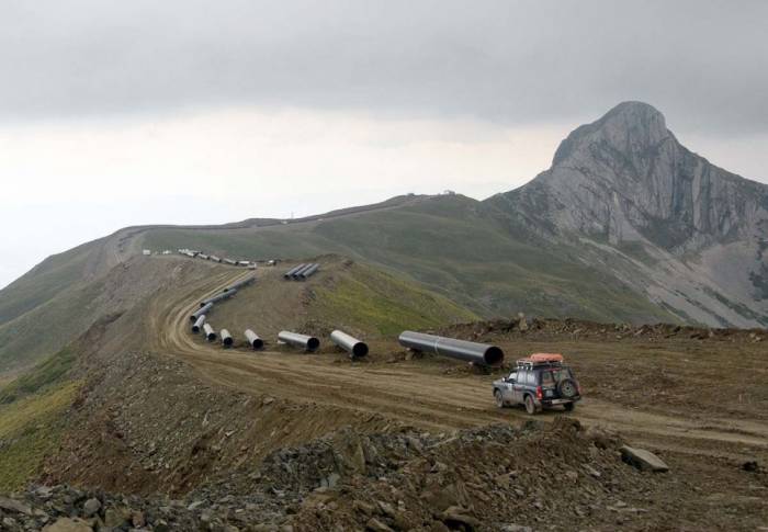 Gaspipeline-Projekt TAP: Im albanischen Abschnitt werden Rohre in einer Höhe 2.100 Metern über dem Meeresspiegel verlegt