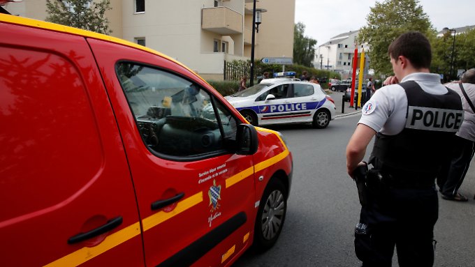 Angreifer ersticht zwei Menschen bei Paris